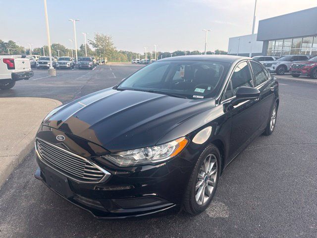 Used 2017 Ford Fusion SE w/ Fusion SE Technology Package FWD image 2