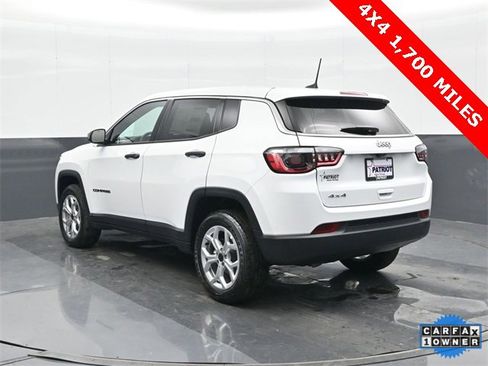 Used 2025 Jeep Compass Sport image 2