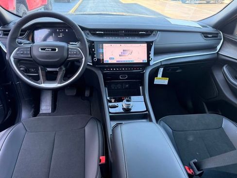 New 2026 Jeep Grand Cherokee Laredo image 17