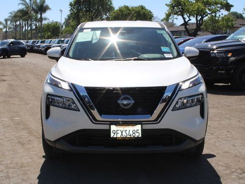 Used 2023 Nissan Rogue SV image 2