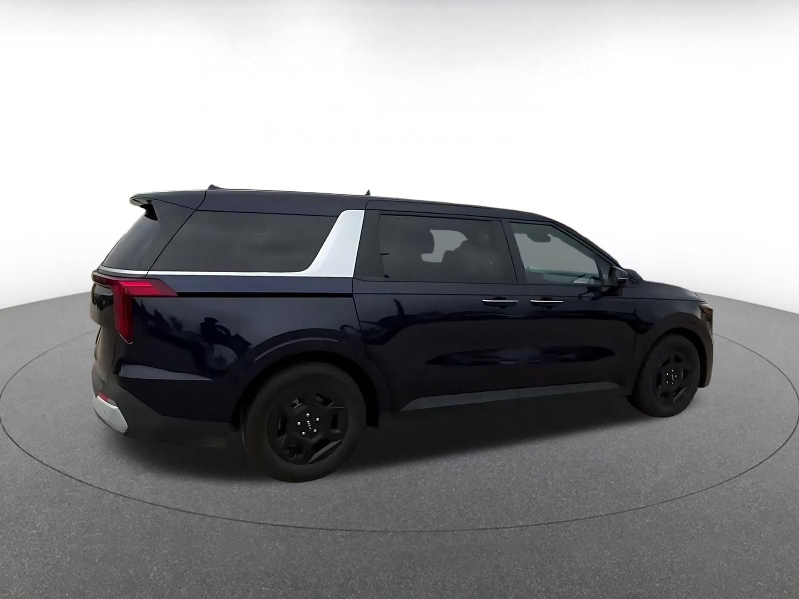 Used 2026 Kia Carnival FWD image 14