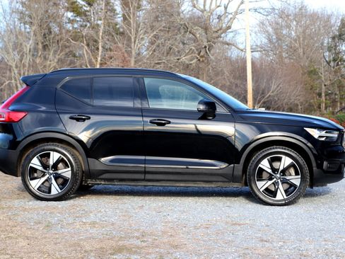 Used 2022 Volvo XC40 P8 Recharge Plus AWD/4WD image 5