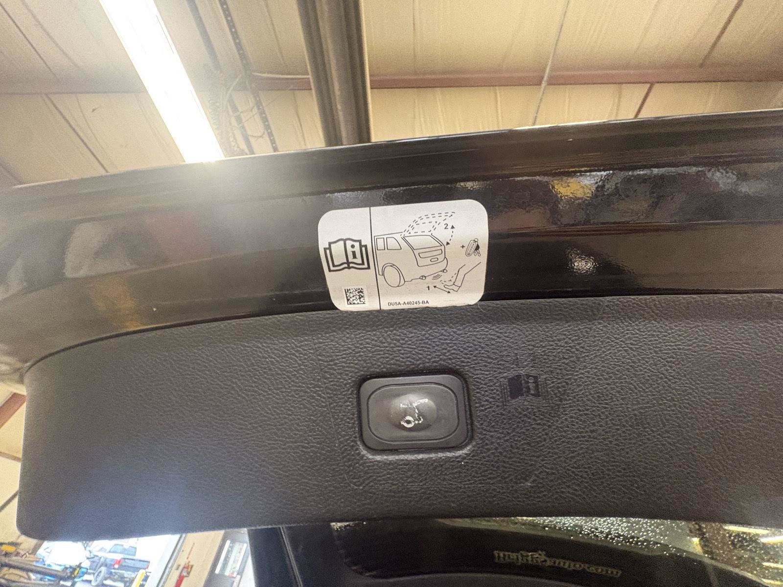 Used 2018 Ford Edge Titanium w/ Equipment Group 301A AWD/4WD image 19