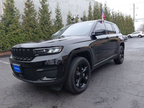 Used 2023 Jeep Grand Cherokee Altitude image 28