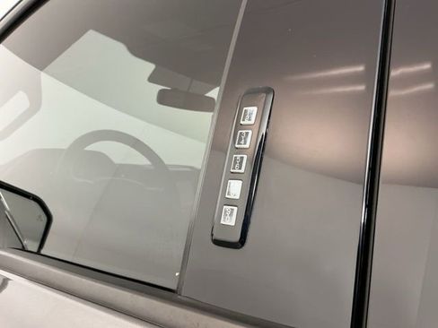 Used 2015 Ford F150 Lariat image 11