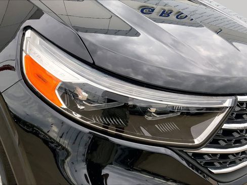 Certified 2024 Ford Explorer XLT RWD image 28