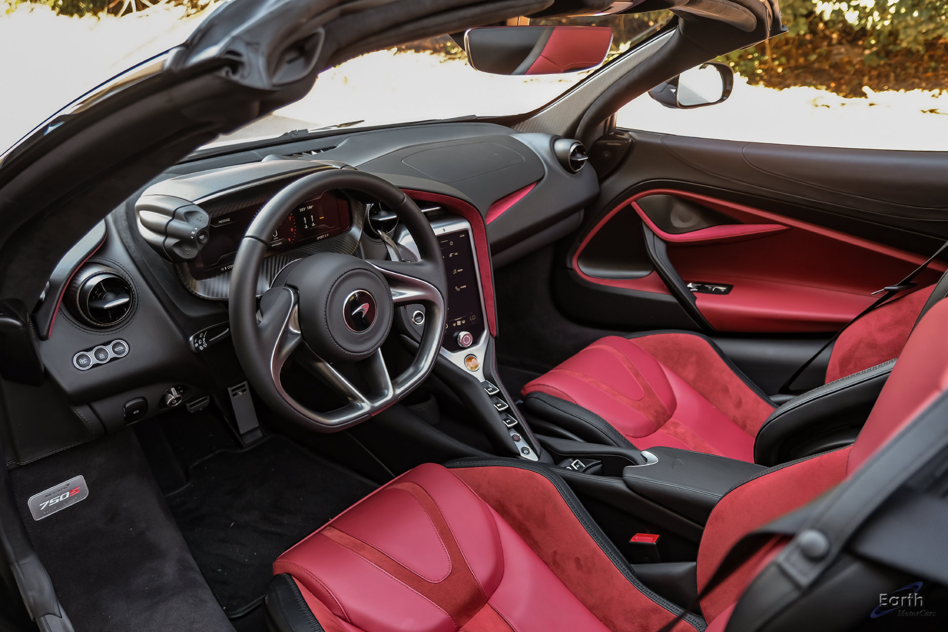 Used 2025 McLaren 750S Spider RWD image 2
