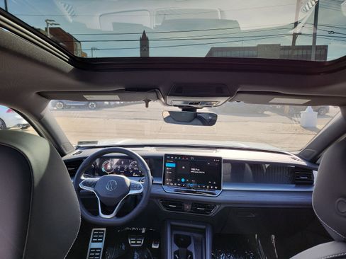 New 2026 Volkswagen Tiguan SE R-Line image 15