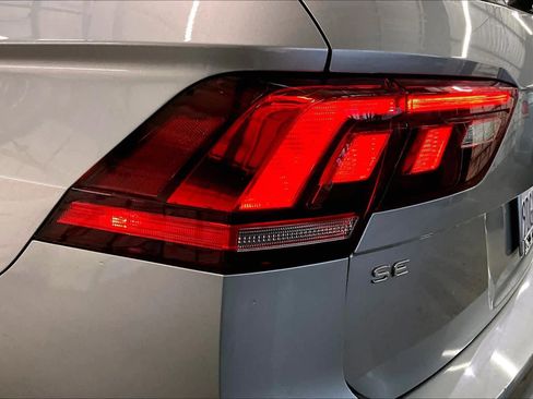 Used 2022 Volkswagen Tiguan SE R-Line image 32
