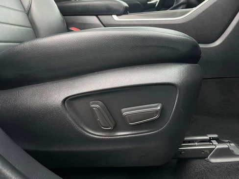 Used 2023 Toyota Highlander XLE image 31