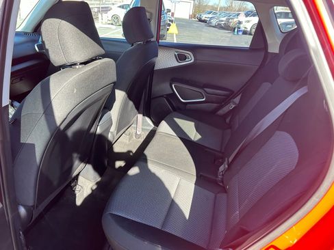 Used 2020 Kia Soul LX image 29