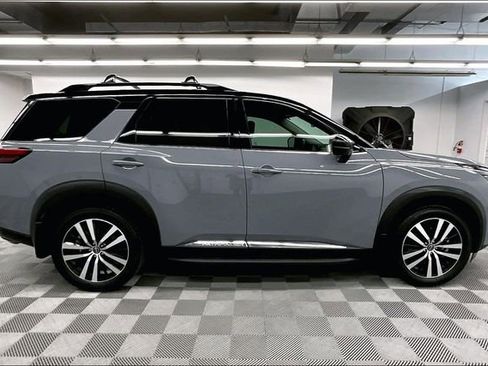 Used 2024 Nissan Pathfinder Platinum w/ Lighting Package (N93) AWD/4WD image 15