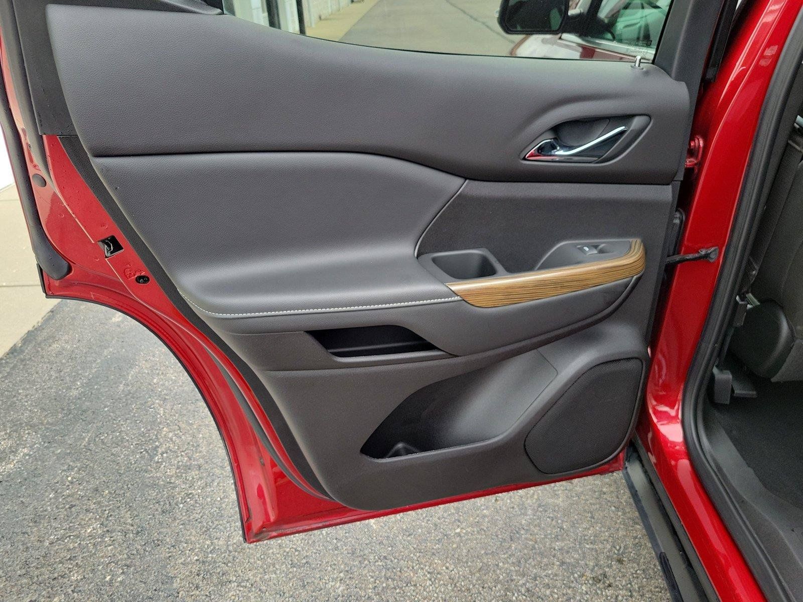 Used 2023 GMC Acadia SLE w/ Driver Convenience Package FWD image 14
