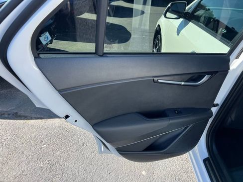 Used 2024 Kia Niro SX Touring FWD image 13