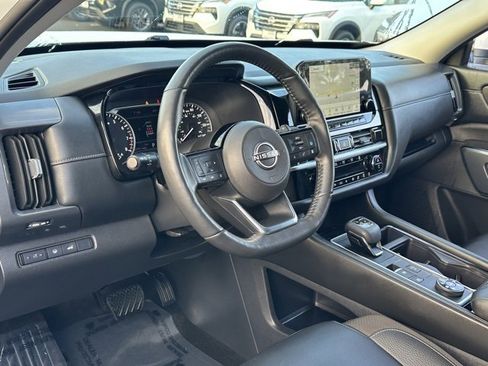 Certified 2024 Nissan Pathfinder SL image 26