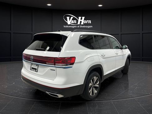 Used 2024 Volkswagen Atlas SE AWD/4WD image 7