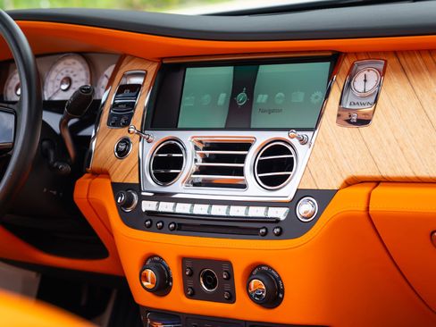 Used 2017 Rolls-Royce Dawn RWD image 82