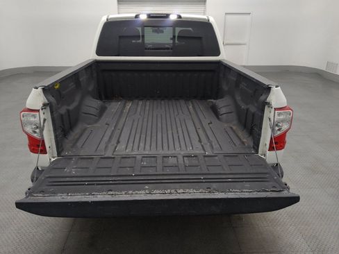 Used 2018 Nissan Titan SV image 29