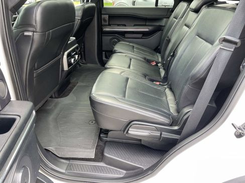 Used 2018 Ford Expedition XLT w/ Equipment Group 202A RWD image 11