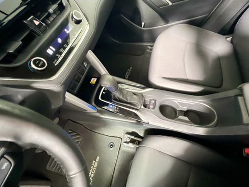 Used 2022 Toyota Corolla Cross LE image 25