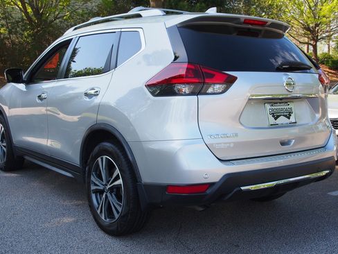 Used 2019 Nissan Rogue SV w/ Premium Package image 5