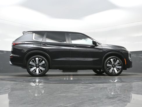 Used 2025 Mitsubishi Outlander SE AWD/4WD image 33