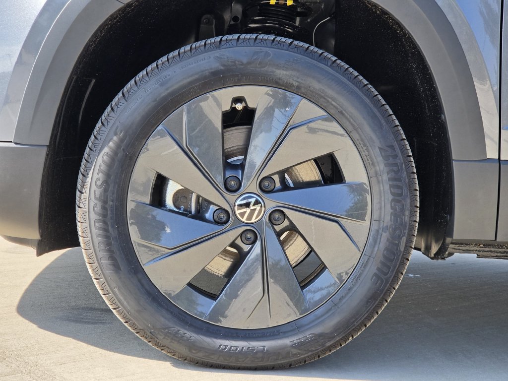 New 2027 Volkswagen Taos S FWD image 8