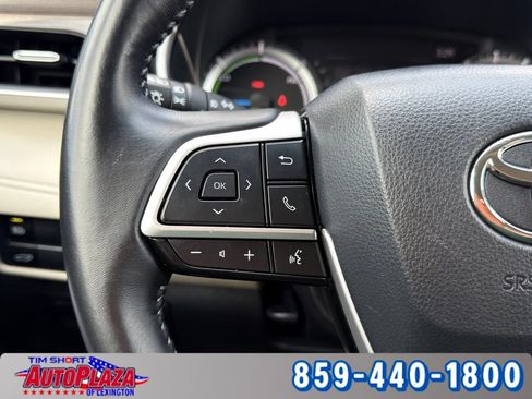 Used 2025 Toyota Highlander XLE AWD/4WD image 19