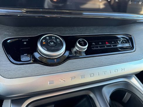 Certified 2025 Ford Expedition Max Platinum image 41