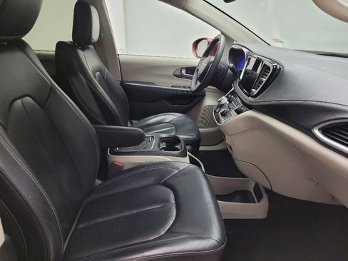 Used 2022 Chrysler Pacifica Touring-L FWD image 21