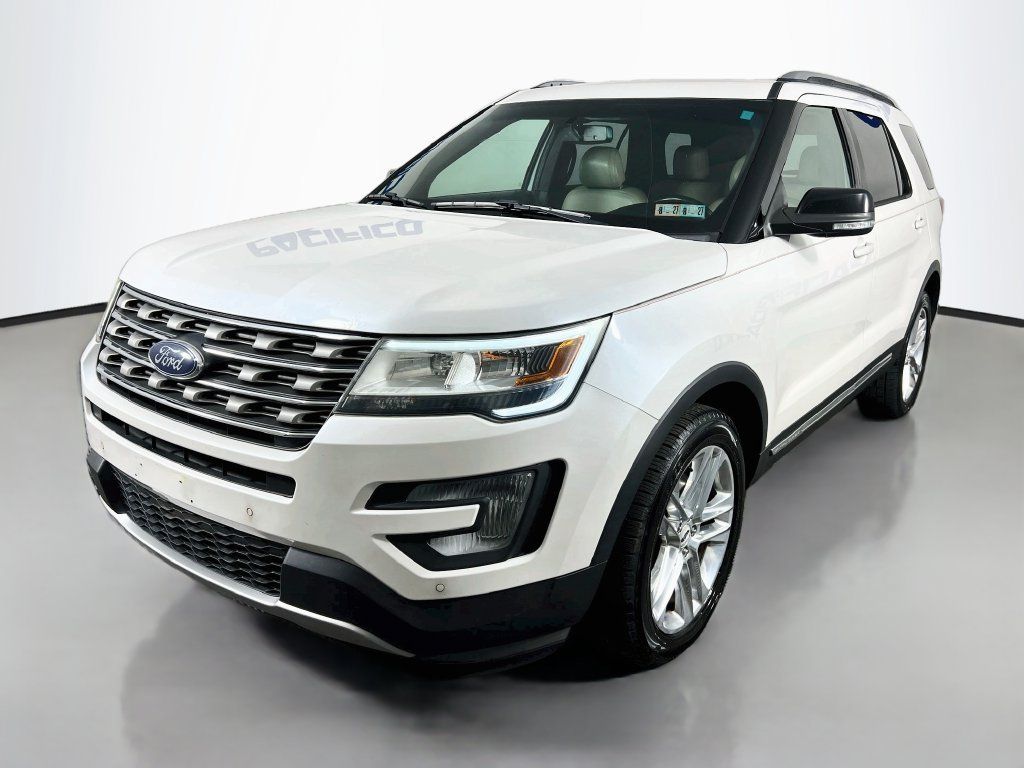 Certified 2017 Ford Explorer XLT w/ Equipment Group 202A AWD/4WD image 3