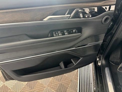 Used 2023 Jeep Grand Wagoneer Series II AWD/4WD image 20