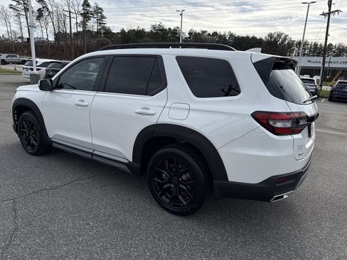 New 2025 Honda Pilot Touring image 7