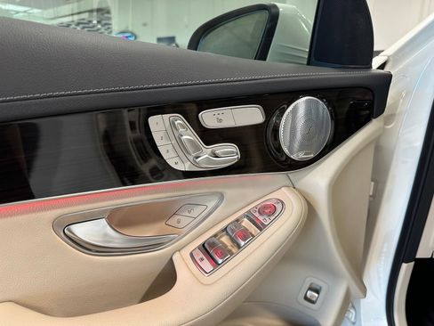 Used 2020 Mercedes-Benz GLC 300 image 12
