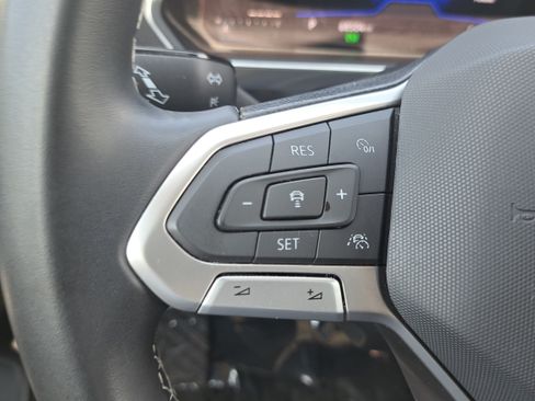 Used 2022 Volkswagen Tiguan SE FWD image 17