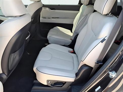 Used 2024 Hyundai Palisade Calligraphy image 12