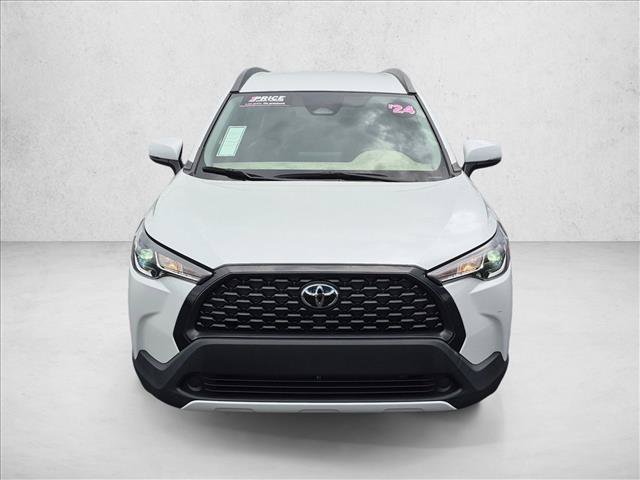 Used 2024 Toyota Corolla Cross LE FWD image 2