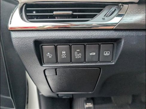 Used 2018 Toyota Avalon Limited image 16