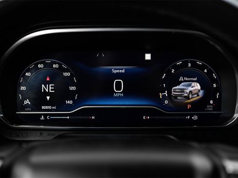 Used 2022 Chevrolet Suburban LT image 15