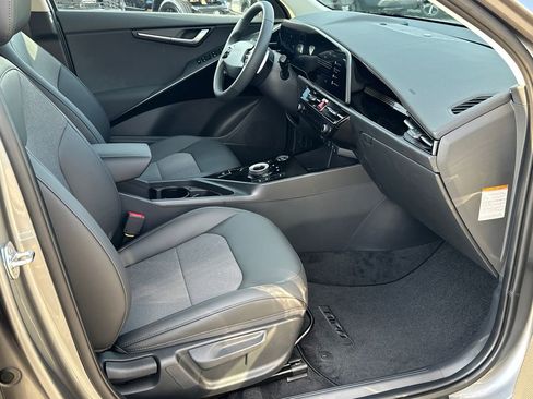 New 2026 Kia Niro Wind FWD image 12