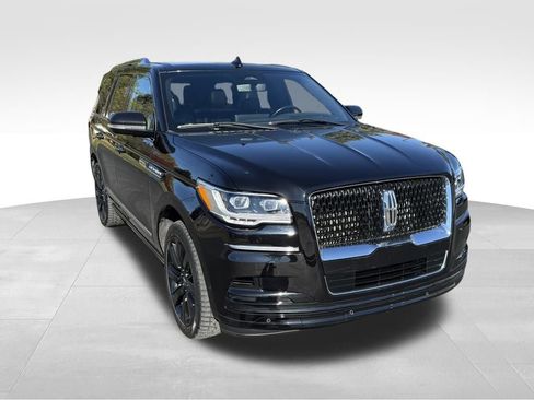 Used 2022 Lincoln Navigator Reserve w/ Equipment Group 201A image 2