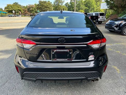 Used 2022 Toyota Corolla SE w/ SE Premium Package image 5