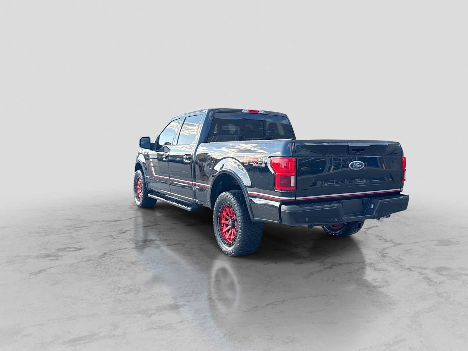 Used 2018 Ford F150 Lariat w/ Equipment Group 502A Luxury AWD/4WD image 4