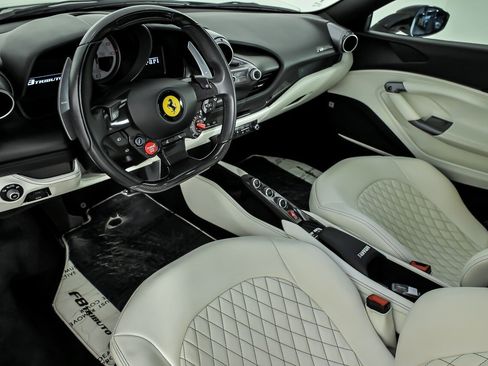 Used 2020 Ferrari F8 Tributo RWD image 17