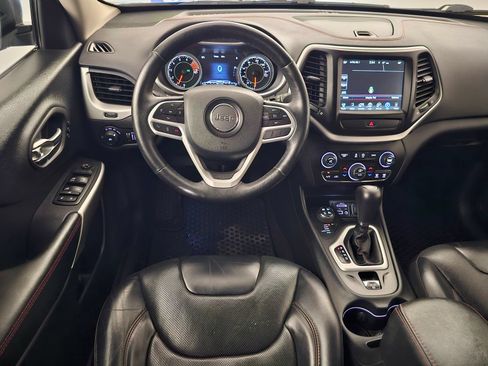 Used 2017 Jeep Cherokee Trailhawk AWD/4WD image 7