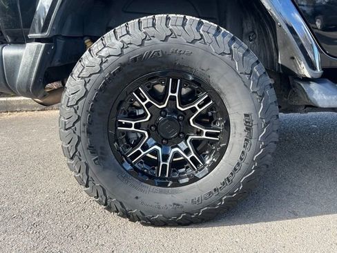 Used 2021 Jeep Wrangler Unlimited Sahara w/ Safety Group image 9