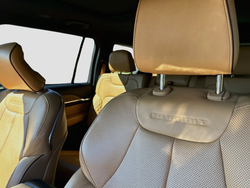 Used 2023 Jeep Grand Cherokee L Summit RWD image 14