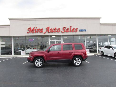 Used 2014 Jeep Patriot Latitude FWD image 1