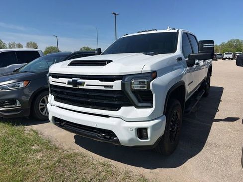 Used 2024 Chevrolet Silverado 3500 LTZ w/ LTZ Plus Package AWD/4WD image 3