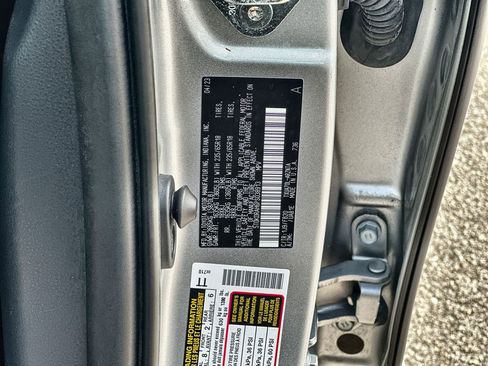 Used 2023 Toyota Highlander LE image 33